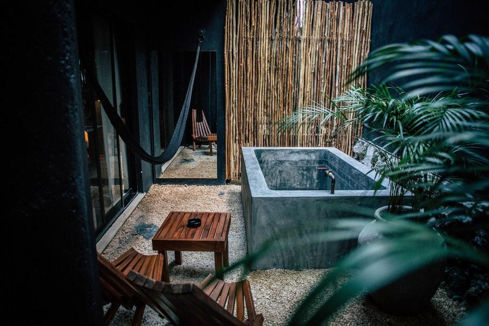 Aroma & Club Hotel 3*